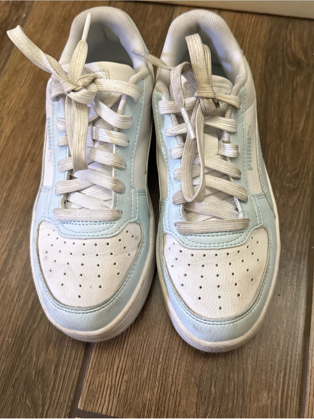 Puma Kids Light Blue and White Low-Top Sneakers Size 4